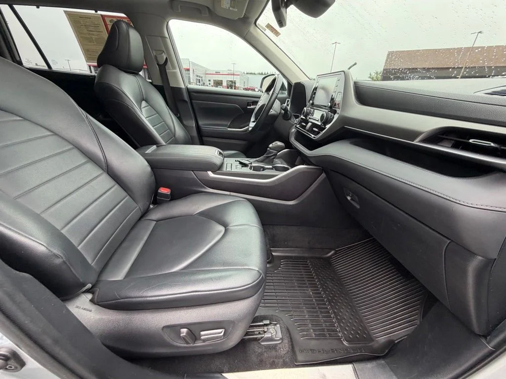 Used 2021 Silver Toyota XLE image 38