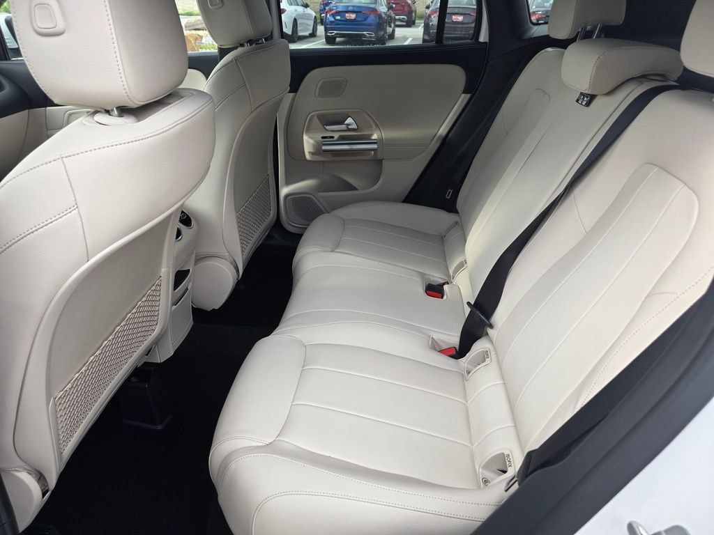 New 2026 Polar White Mercedes-Benz GLA 250 image 40