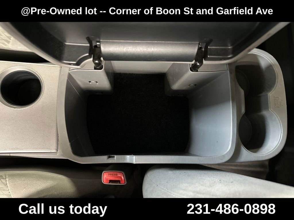 Used 2009 Silver Toyota Base image 27