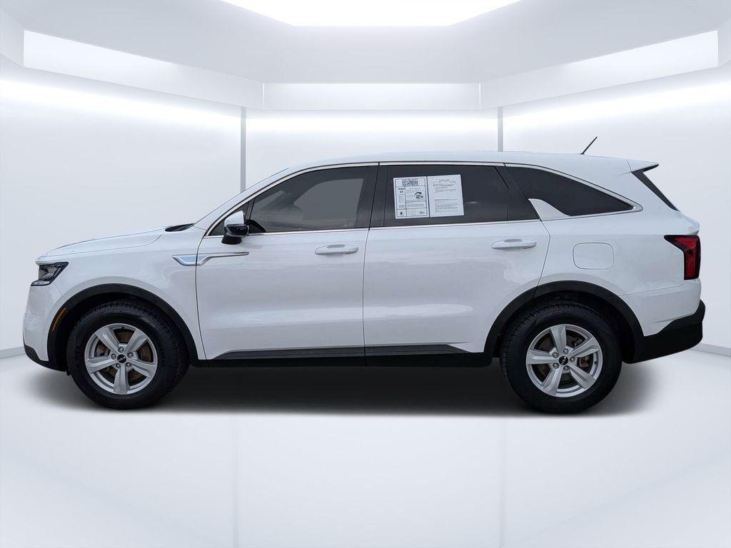 Used 2023 White Kia LX image 9