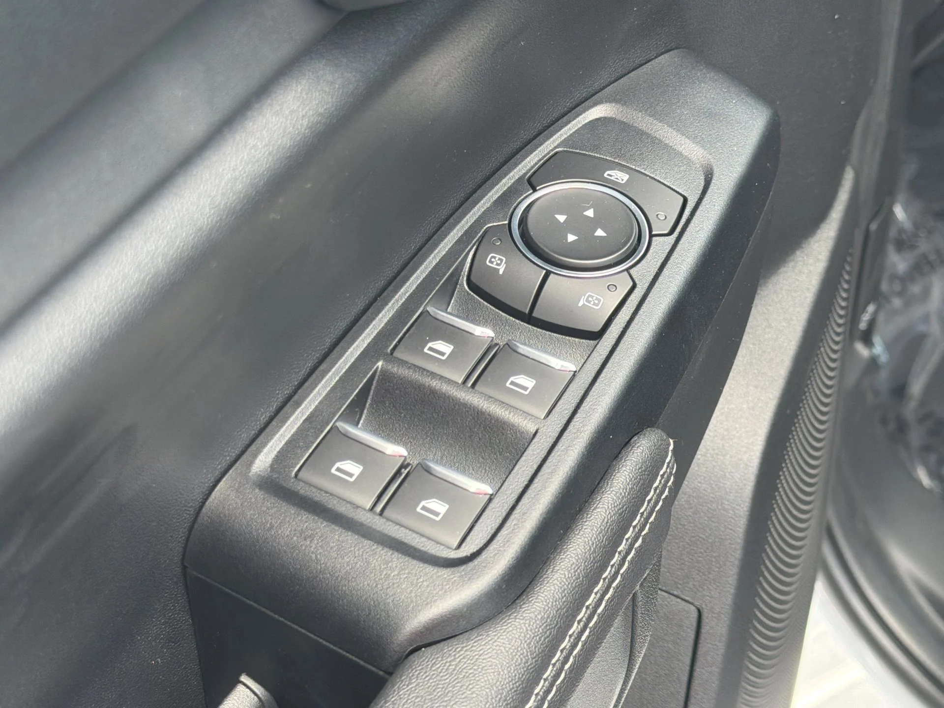 New 2026 Oxford White Ford XLT image 17