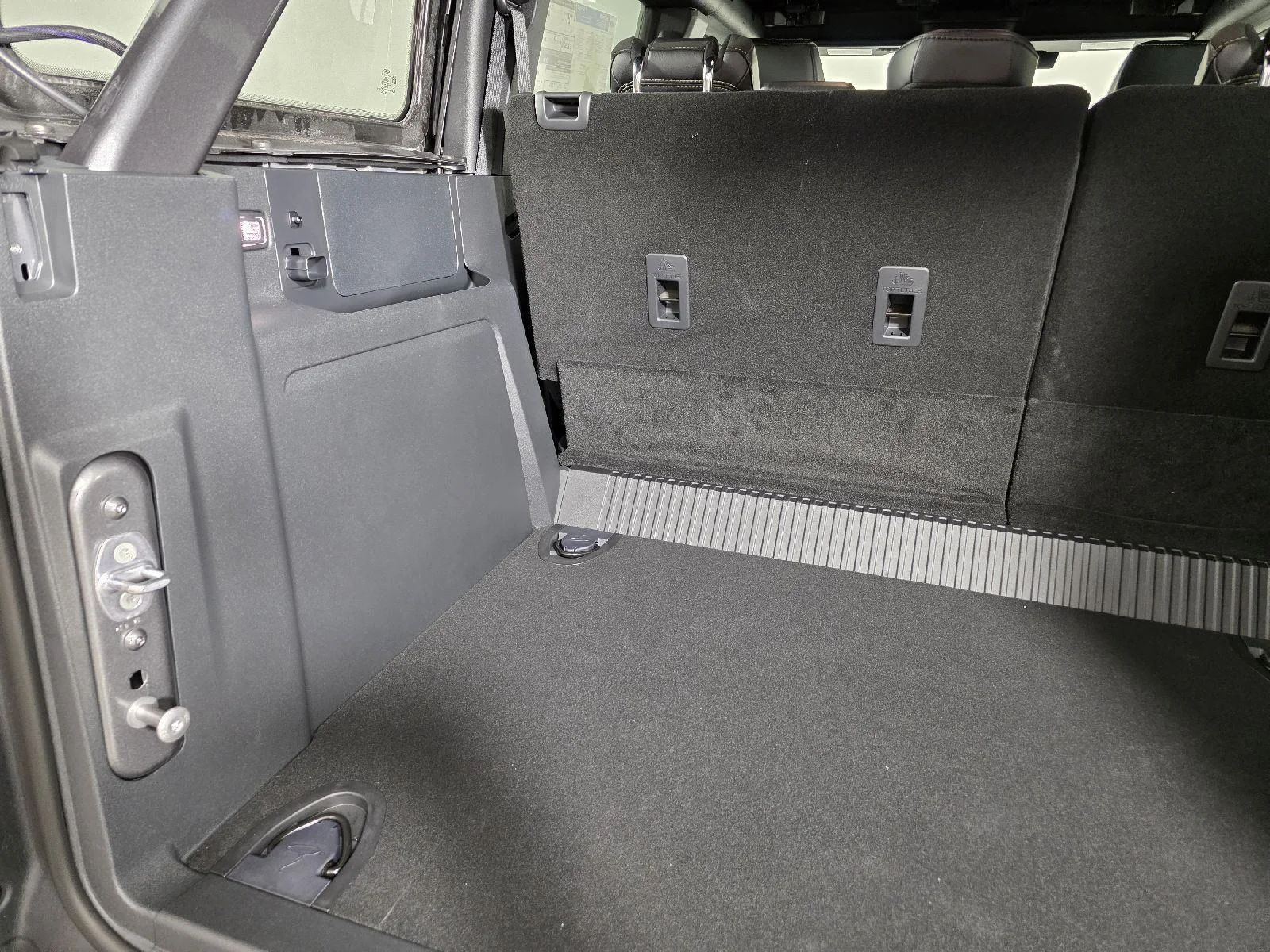 Used 2025 Carbonized Gray Metallic Ford Badlands image 7