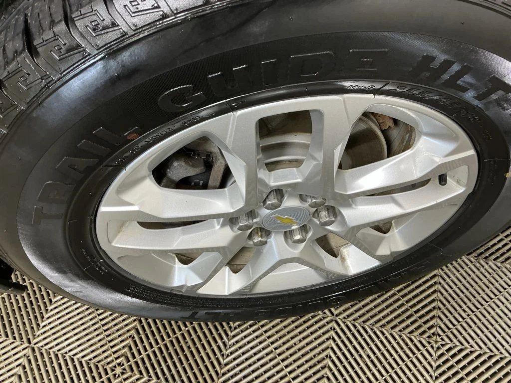 Used 2019 Gray Chevrolet LT image 5