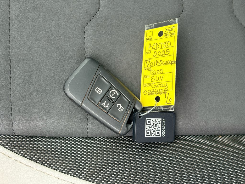Used 2025 Platinum Gray Metallic Volkswagen SE image 19