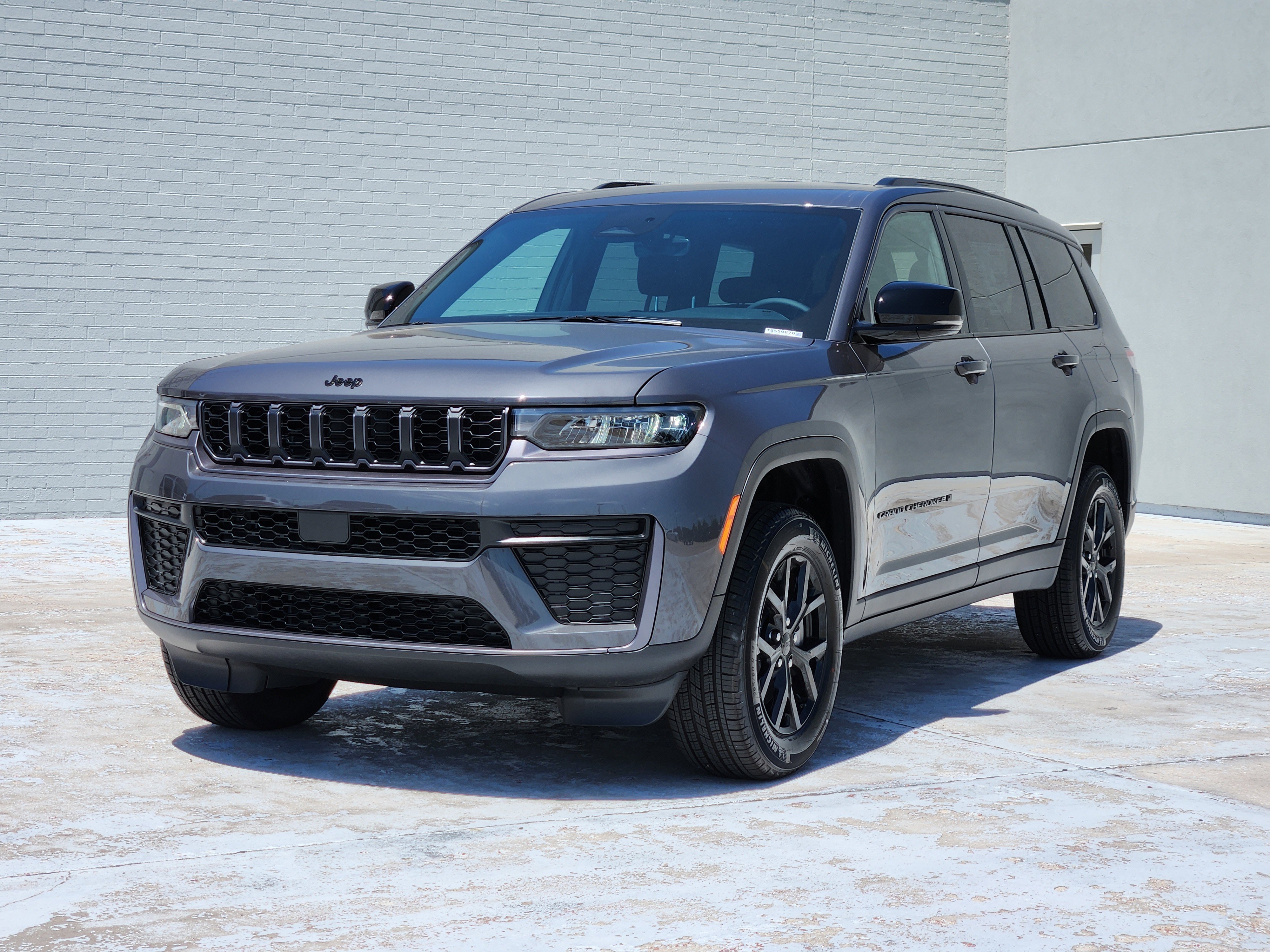 New 2026 Baltic Gray Metallic Clear-Coat Exterior Paint Jeep Laredo Altitude image 2
