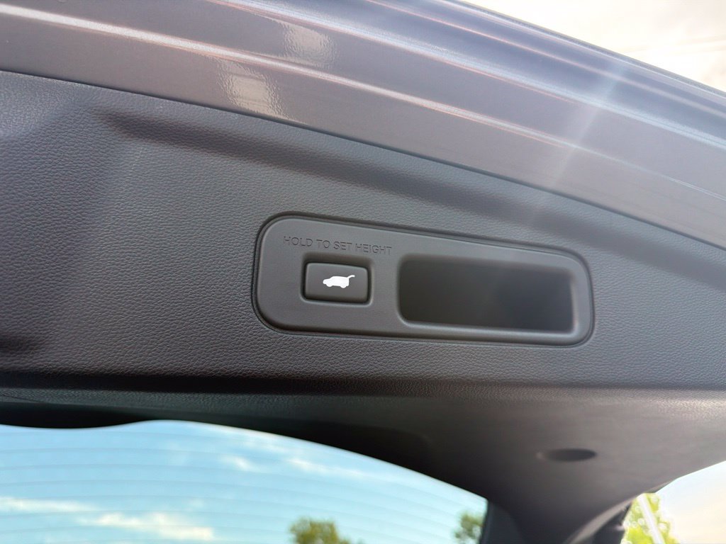 Used 2024 Majestic Black Pearl Acura Technology image 23