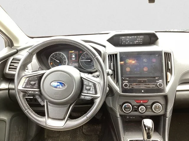 Used 2020 Crystal White Pearl Subaru Limited image 9