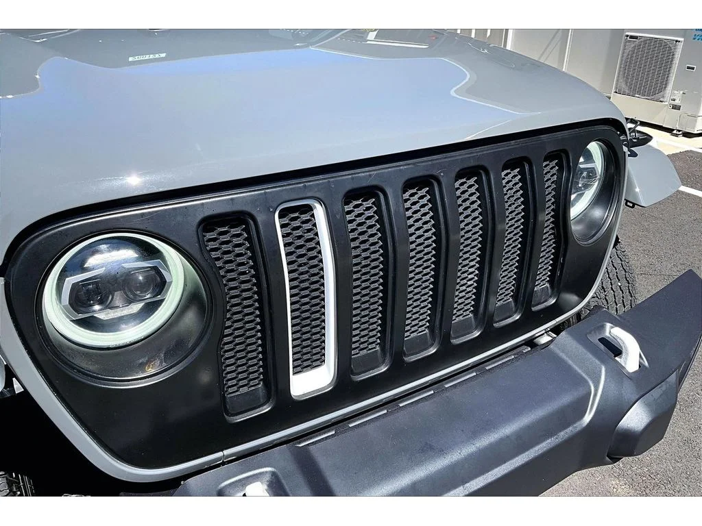 Used 2023 Grey Jeep Sahara image 28