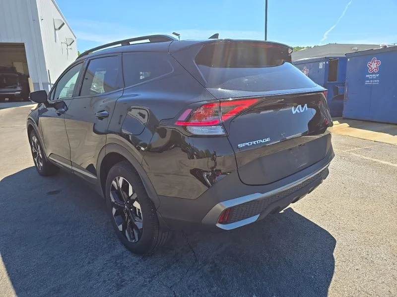 Used 2023 Black Kia X-Line image 5