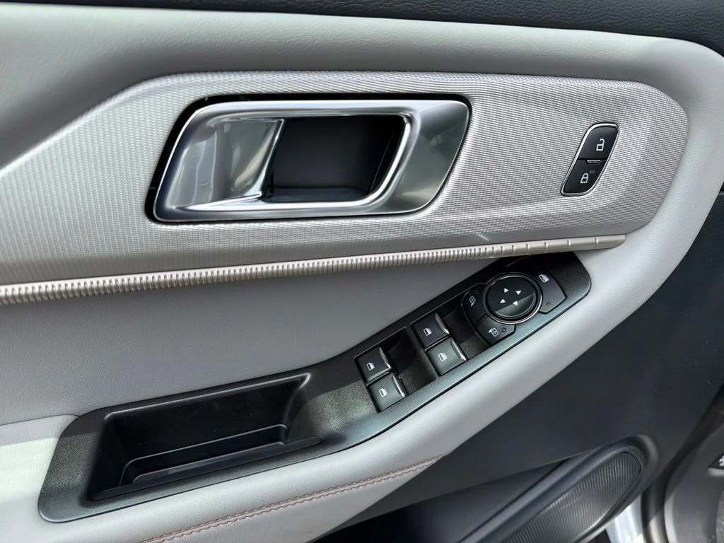 New 2026 Space White Metallic Ford Active image 29