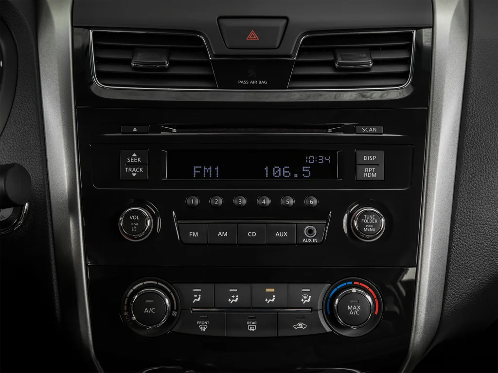 Used 2015 White Nissan 2.5 S image 22