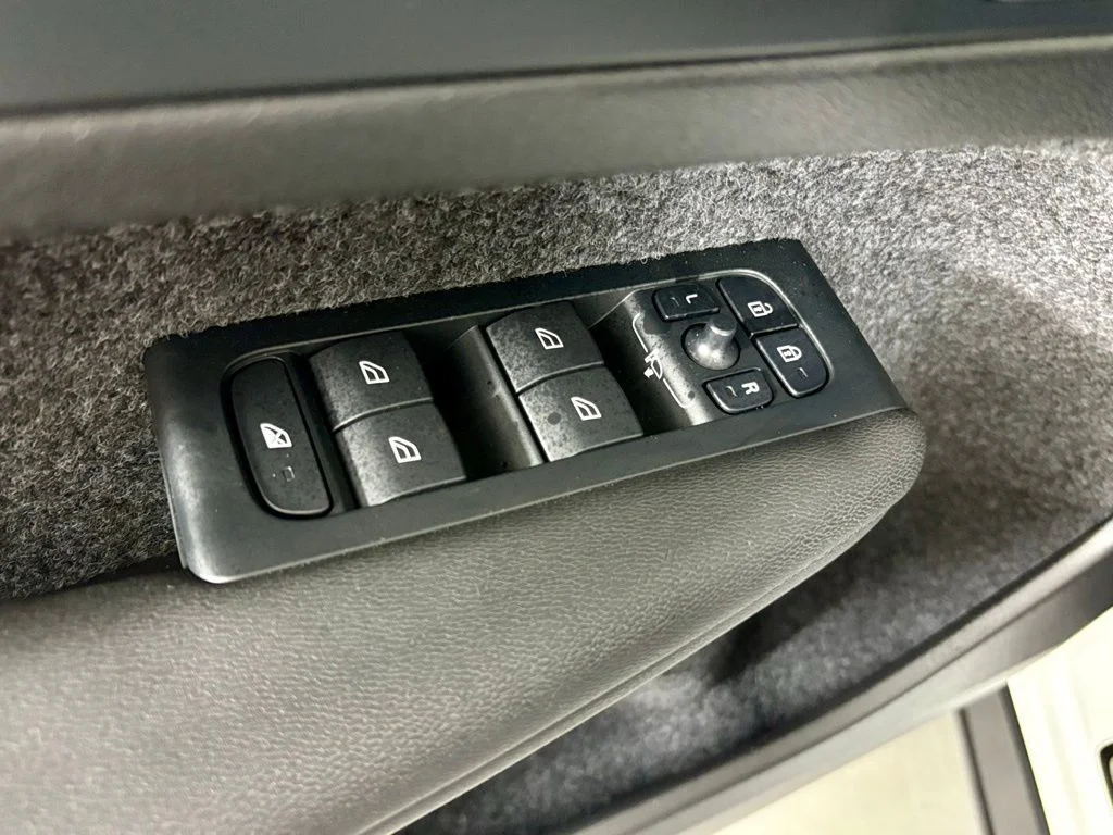 New 2026 White Volvo B5 Core image 15