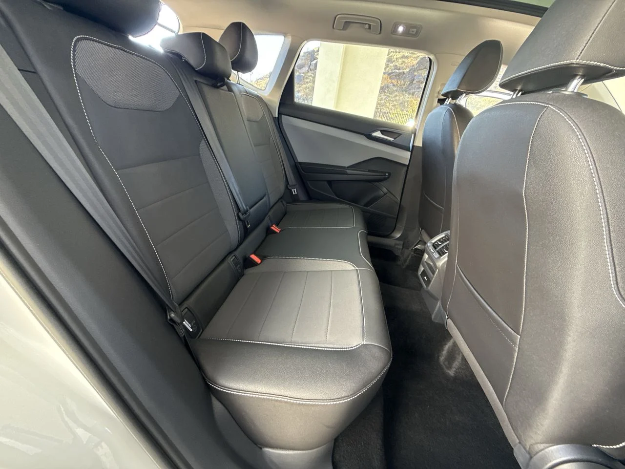 Used 2024 Pure White Volkswagen SE w/ Sunroof image 27