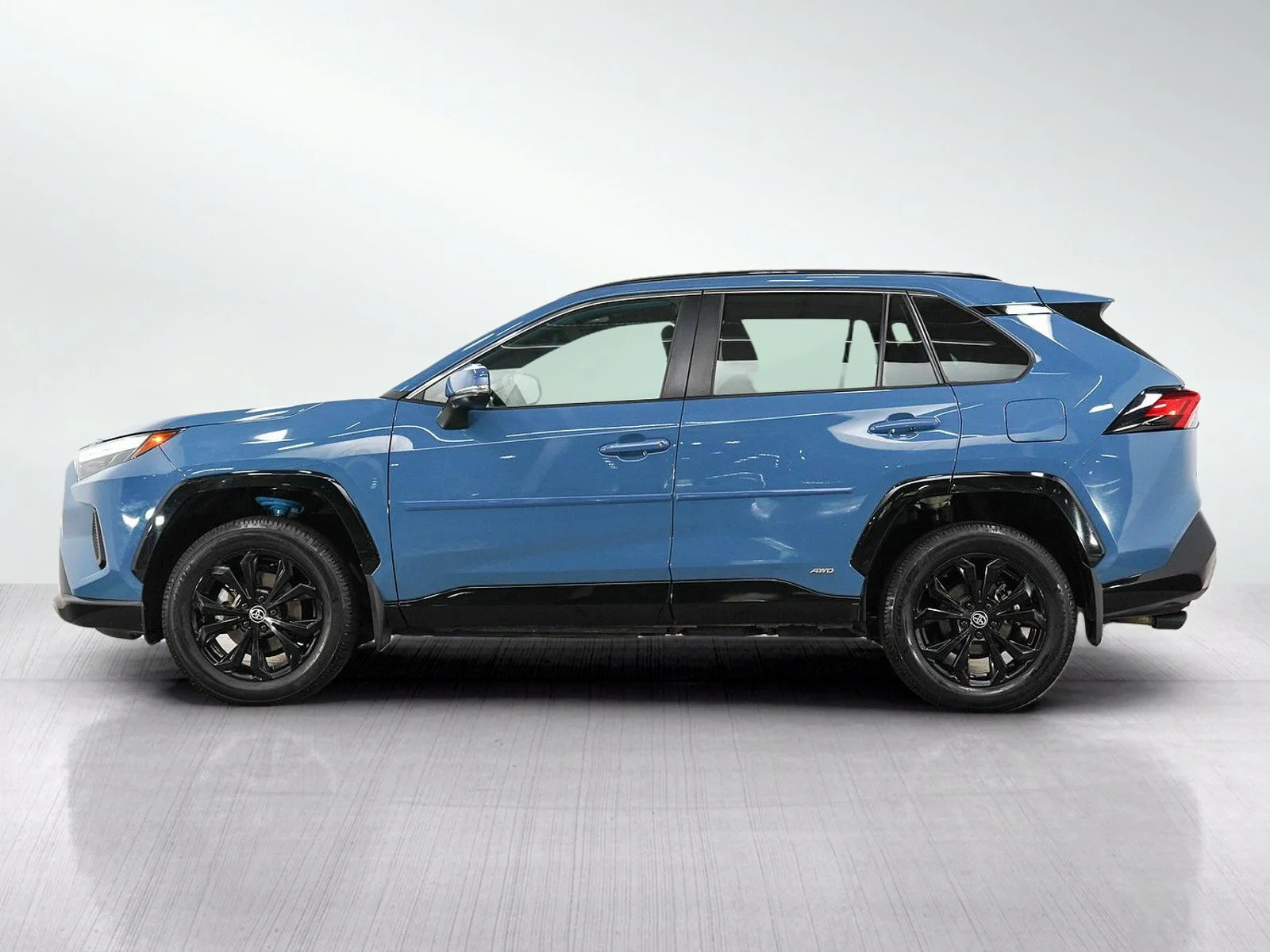 Used 2022 Toyota RAV4 SE with VIN 4T3T6RFV0NU073987 for sale in Wayzata, Minnesota