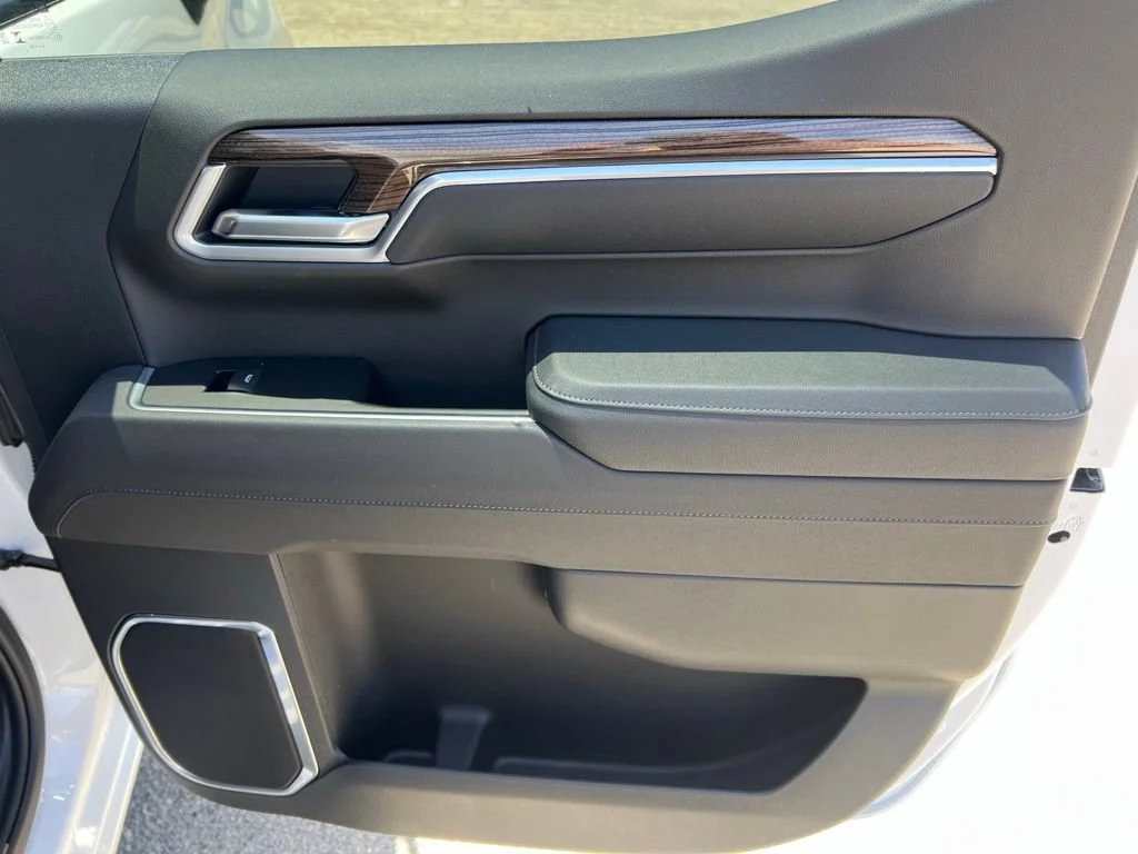 New 2026 Summit White Chevrolet LT image 23