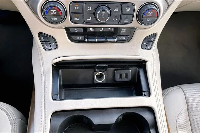 Used 2019 White GMC Denali image 32