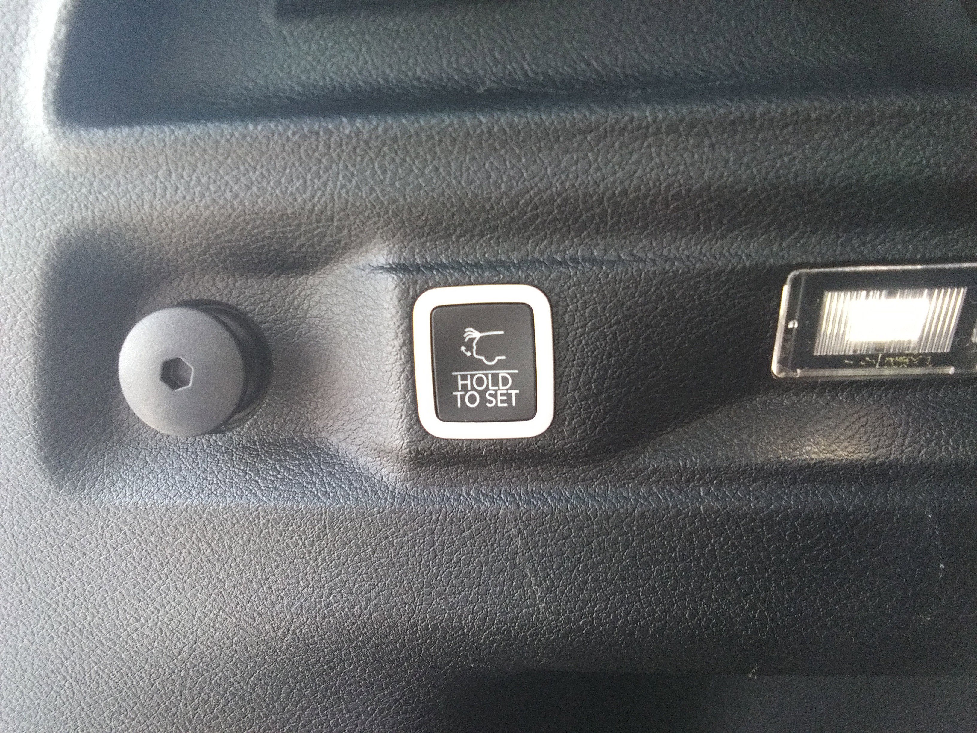 Used 2023 Gray Jeep Altitude image 9