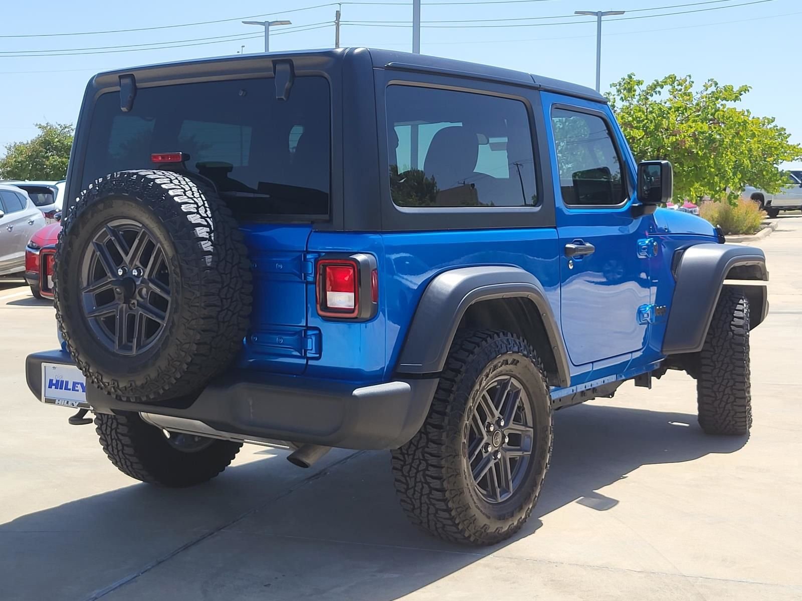 Used 2024 Hydro Blue Pearl Coat Jeep Sport S image 4