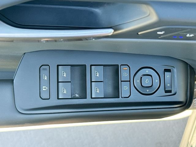 Certified Used 2026 Ebony Black Kia Wind image 18