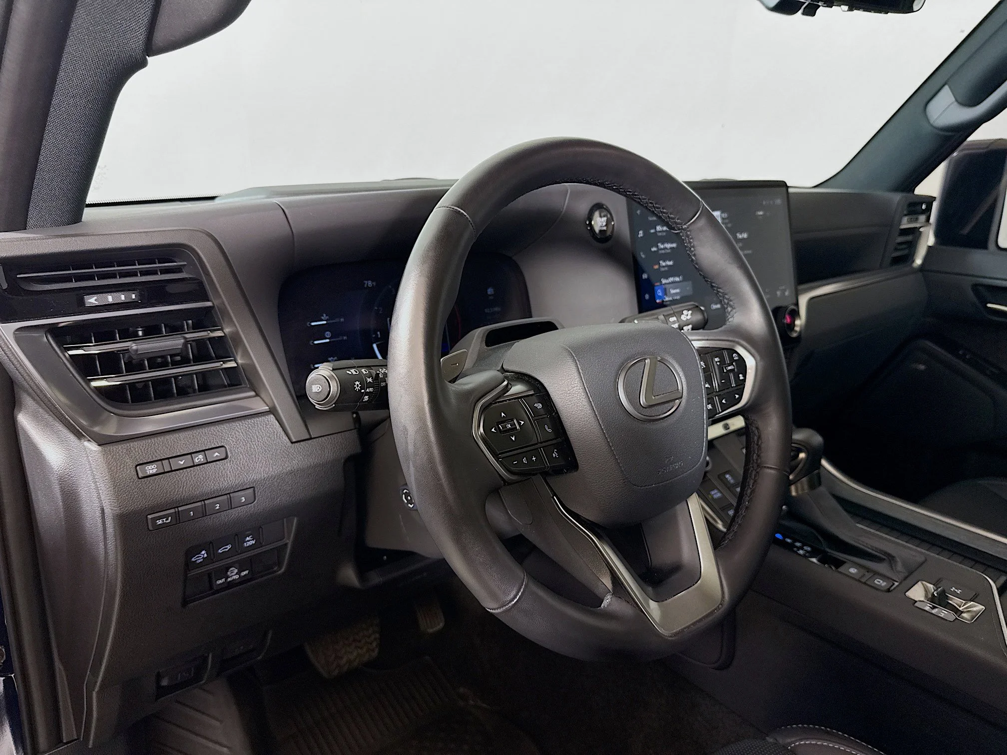 Certified Used 2025 NIGHTFALL MICA Lexus 550 Luxury+ image 9