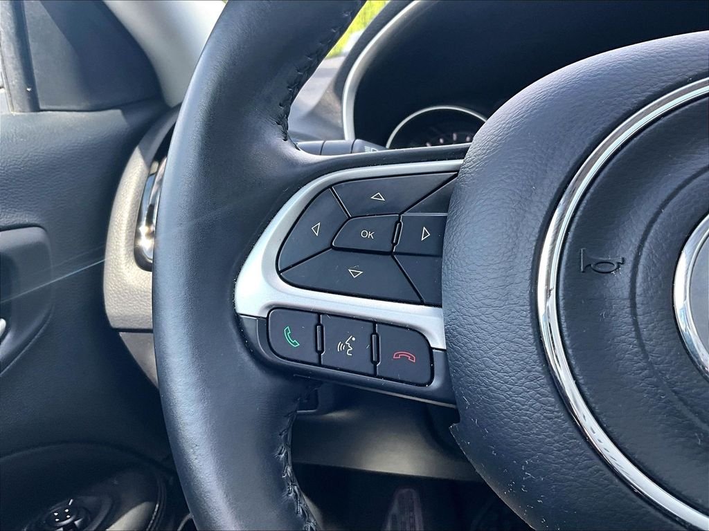 Used 2019 White Jeep Latitude image 23
