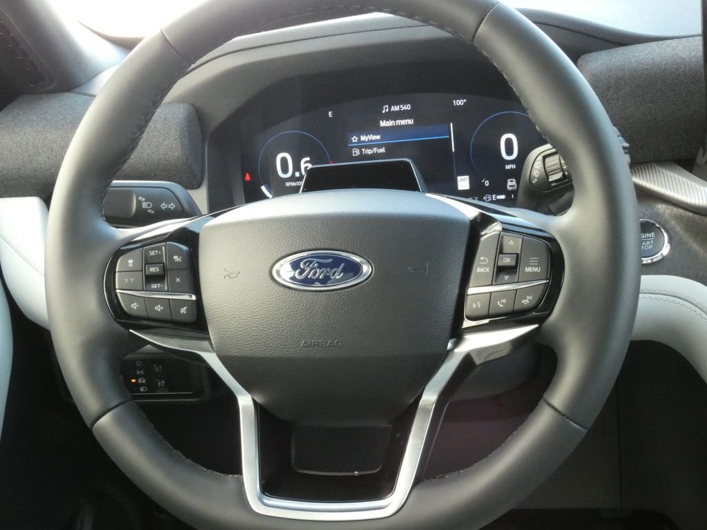 New 2027 Star White Metallic Tri-Coat Ford Platinum™ image 14
