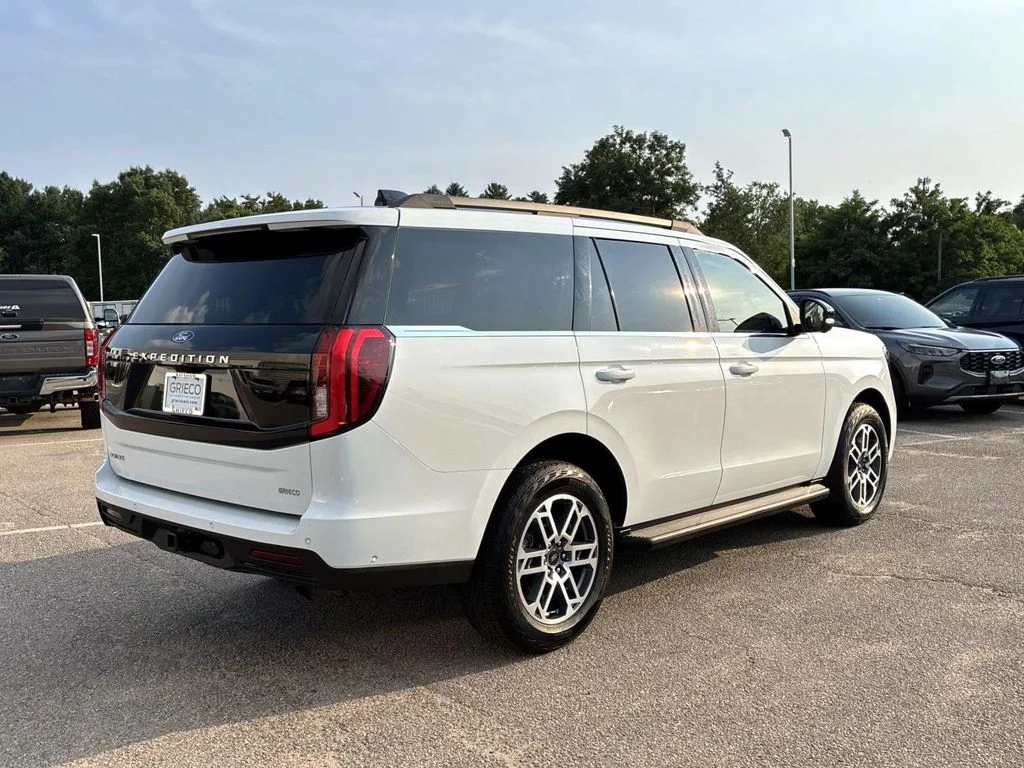 Used 2025 Oxford White Ford Active image 7