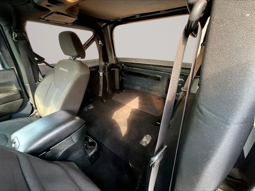 Used 2017 Black Jeep Sahara image 27