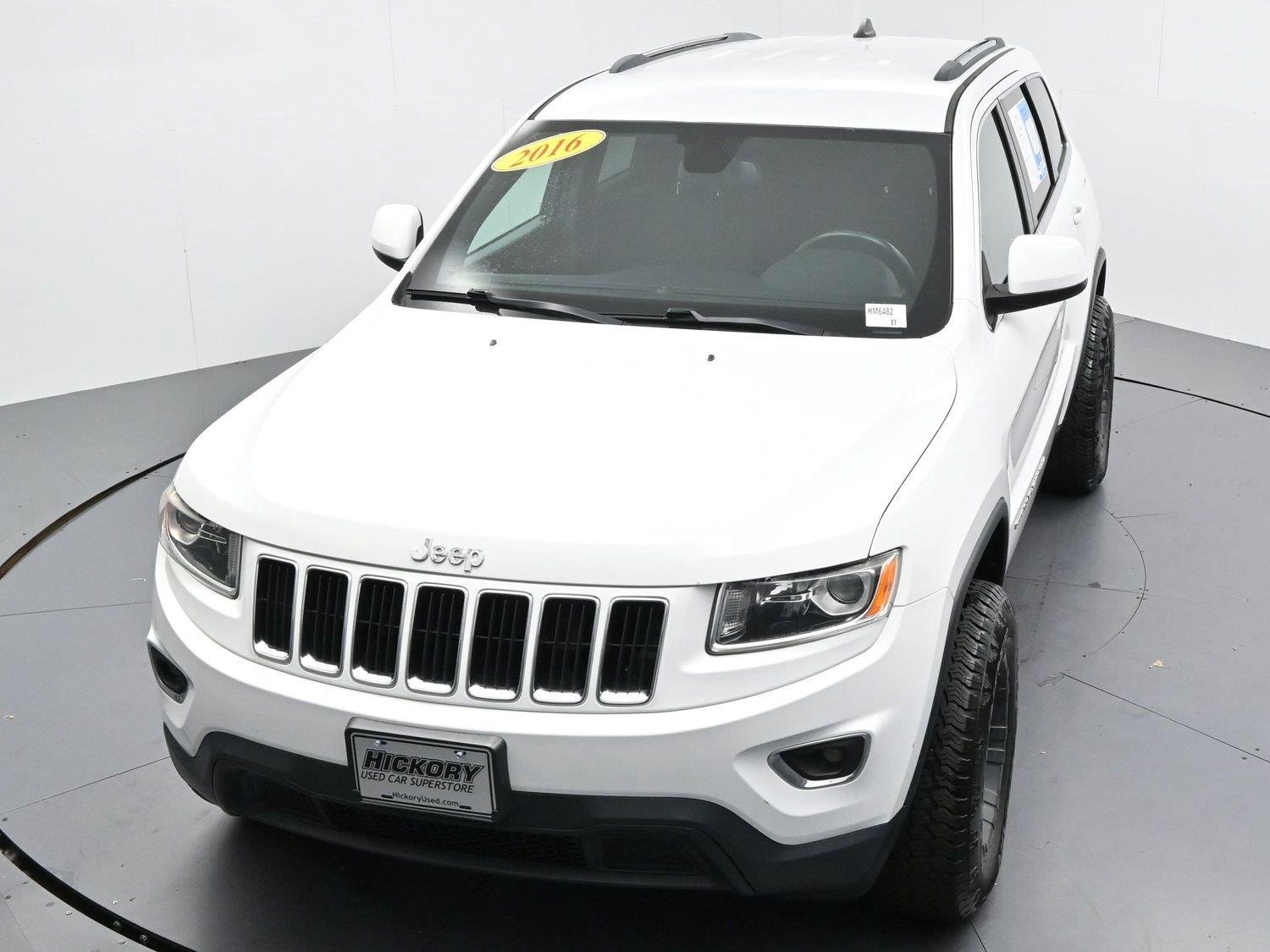 Used 2016 Bright White Clearcoat Jeep Laredo image 34