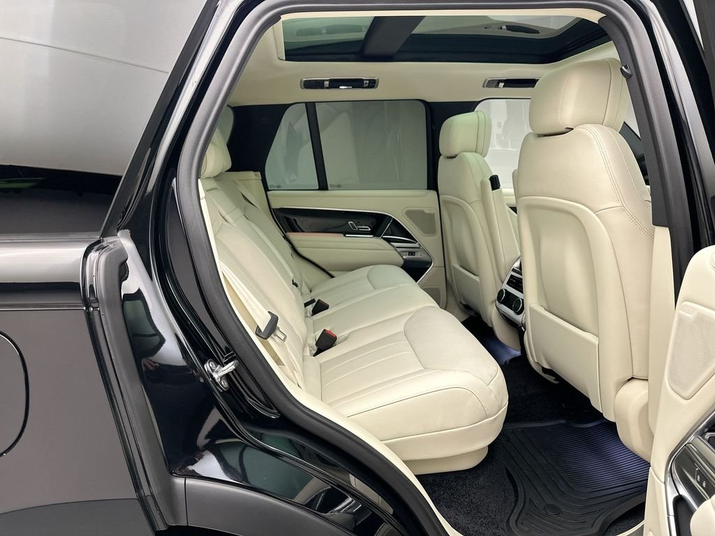 Used 2025 Santorini Black Metallic Land Rover SE image 6