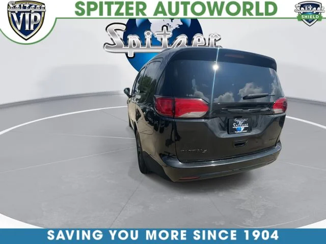 Used 2018 Black Chrysler Limited image 8