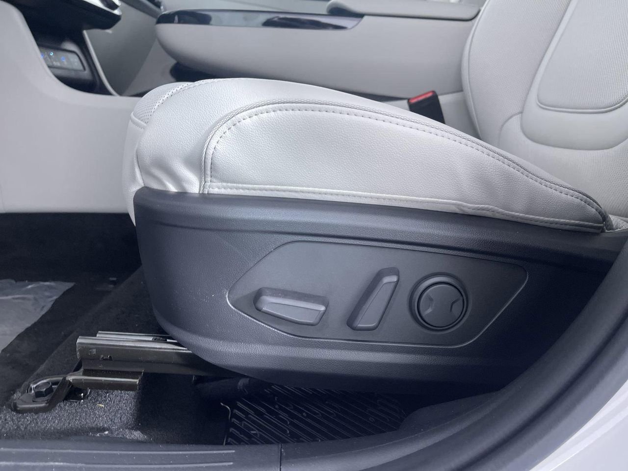 New 2026 Serenity White Pearl Hyundai Limited AWD image 24