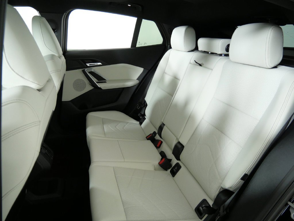 New 2027 Black Sapphire Metallic BMW xDrive28i image 31