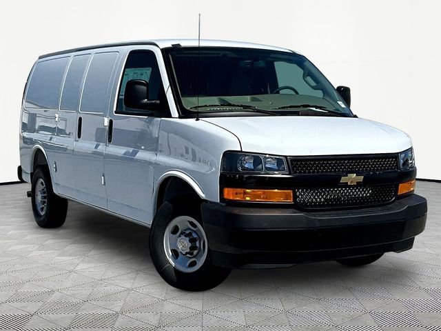 2026 Chevrolet Express 2500 Work Van HD's photo