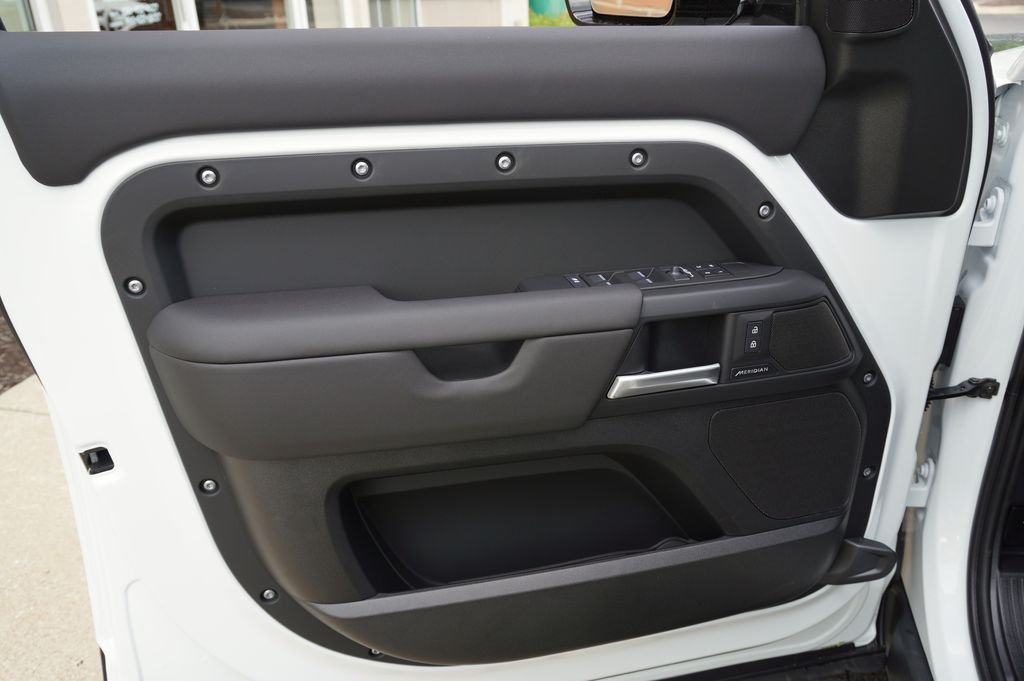 New 2026 Fuji White Land Rover S image 10