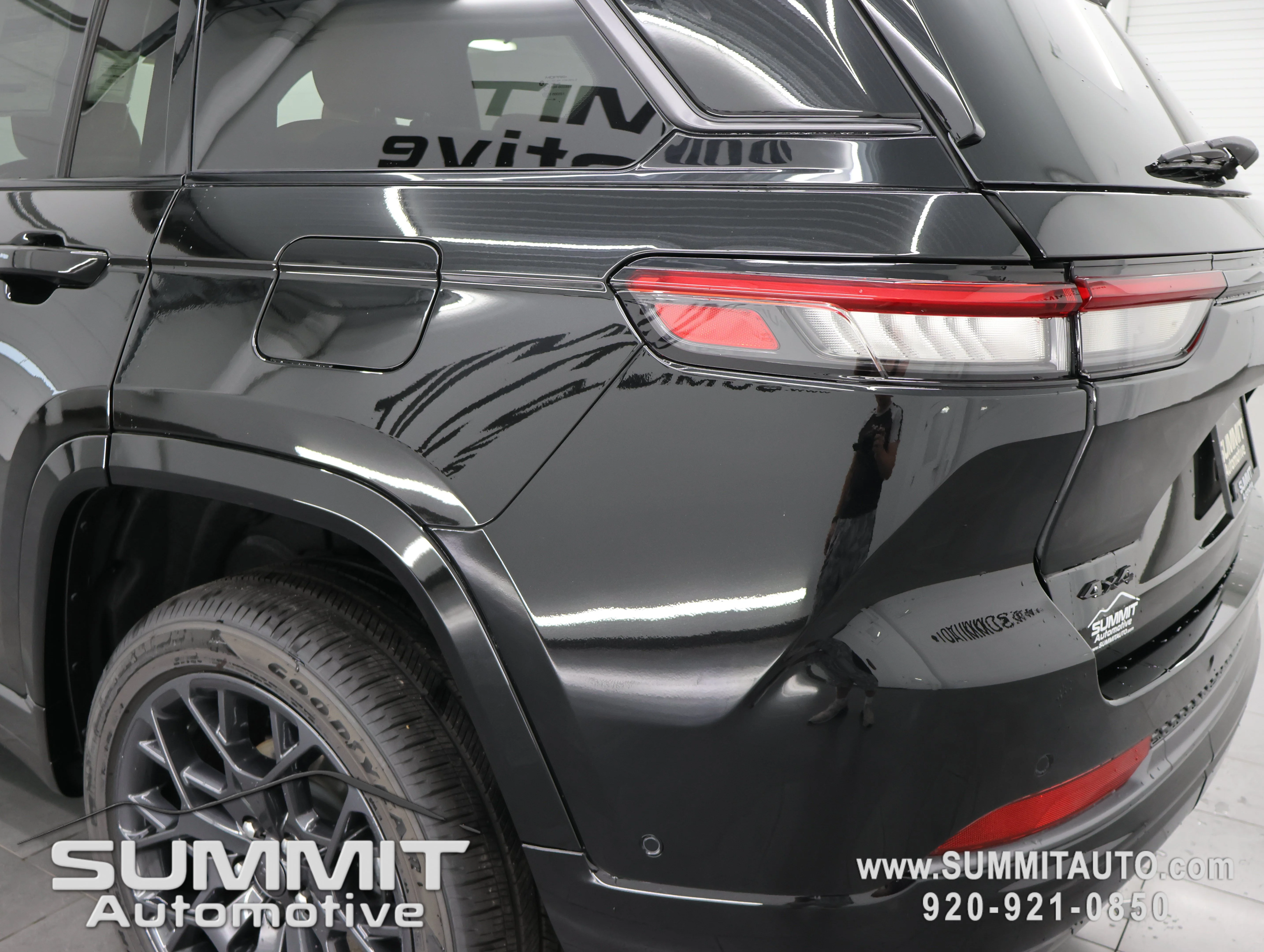 New 2026 Diamond Black Crystal Pearl-Coat Exterior Paint Jeep Summit image 36