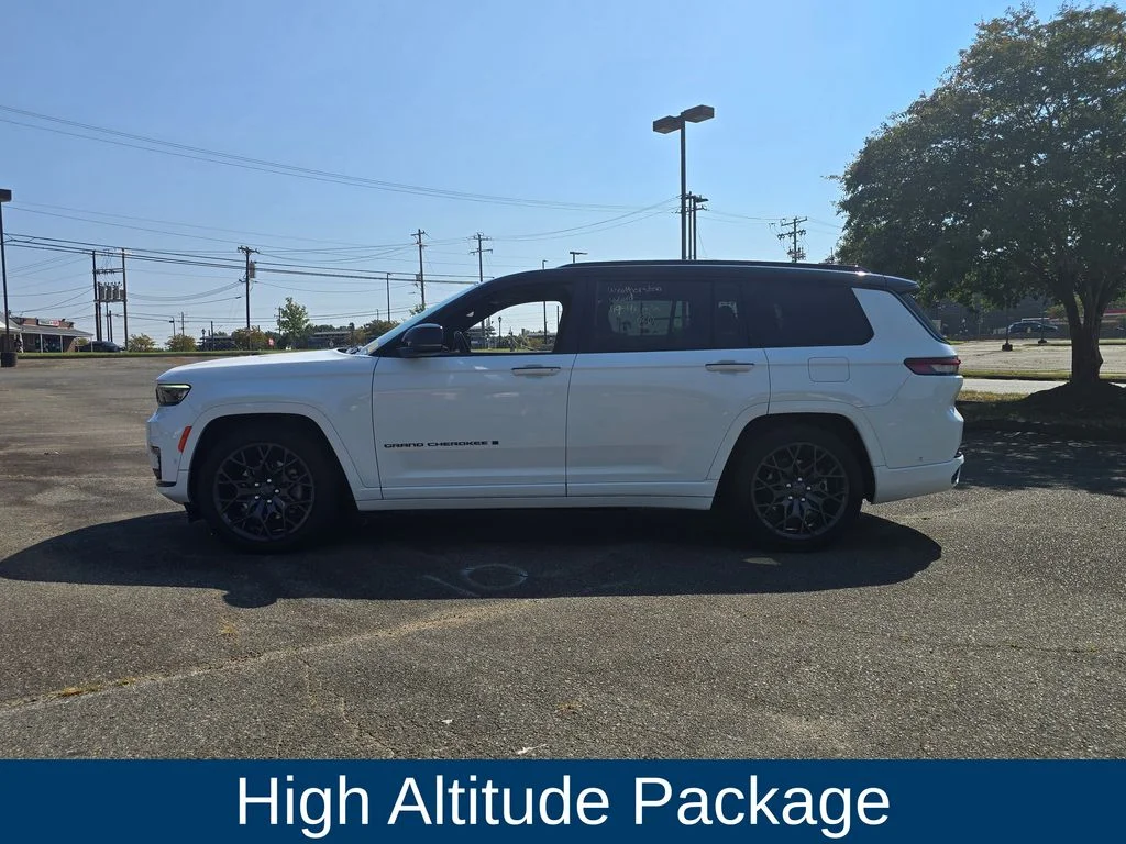 Used 2023 White Jeep Summit image 4