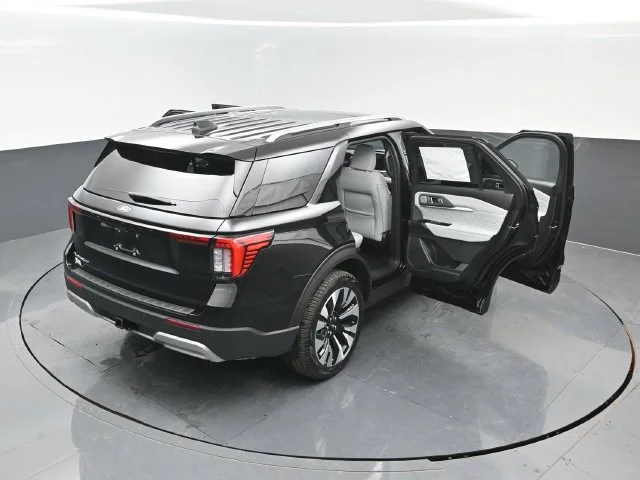New 2027 Agate Black Metallic Ford Platinum™ image 27