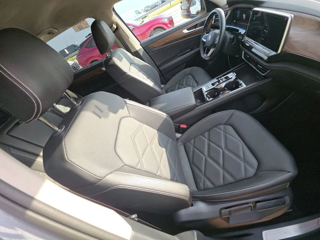 Used 2025 Gray Volkswagen 2.0T SE w/Technology image 8