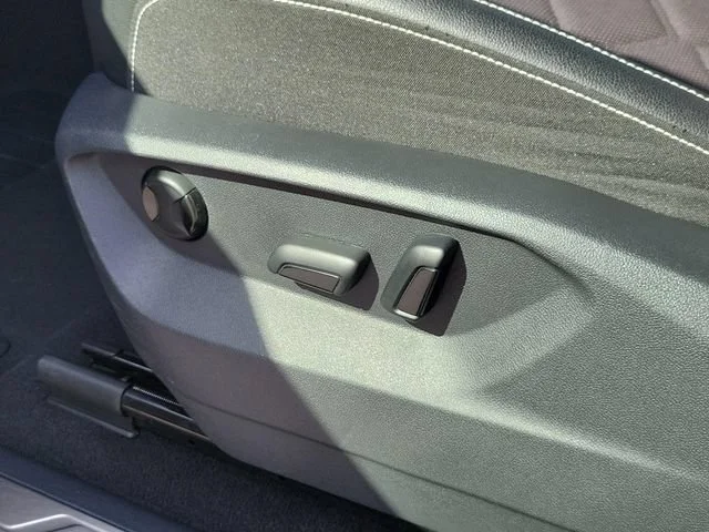 Used 2025 Gray Volkswagen 2.0T SE w/Technology image 8