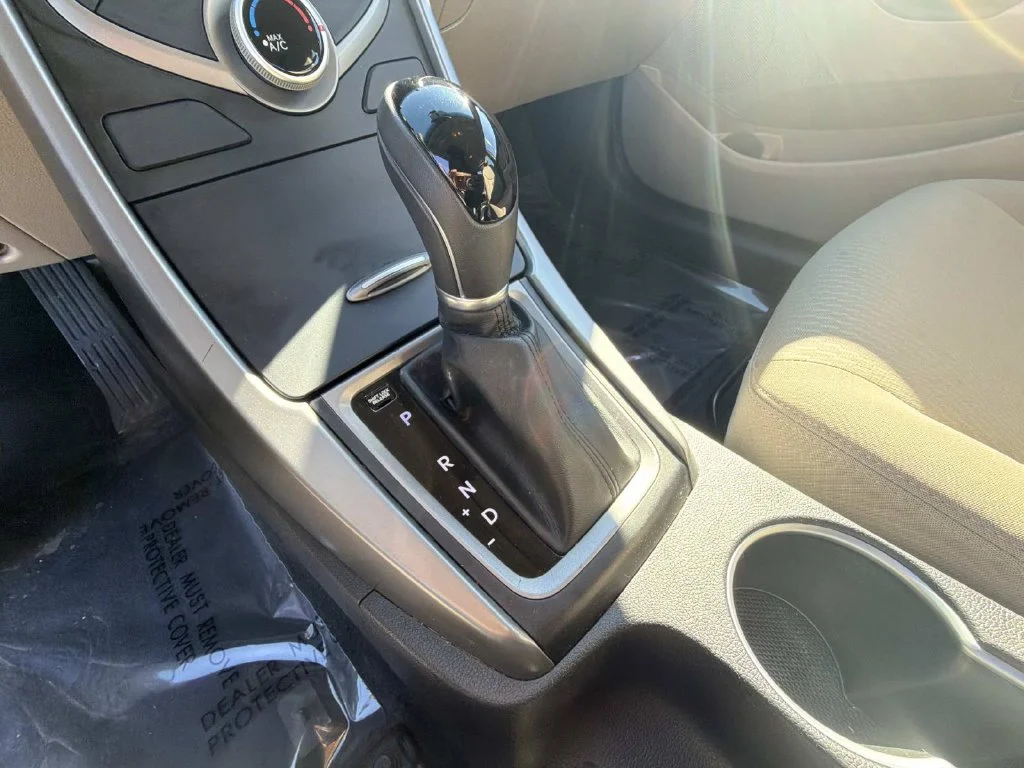 Used 2016 Black Hyundai SE image 24