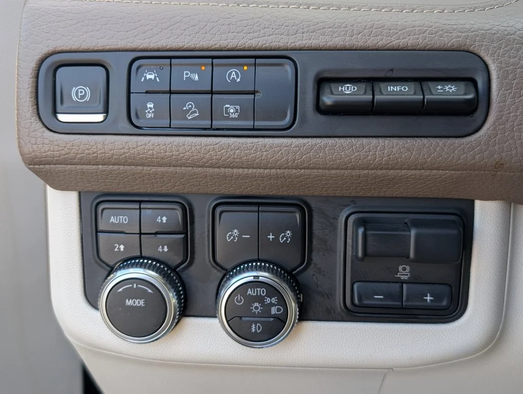 Used 2023 Green GMC Denali image 20