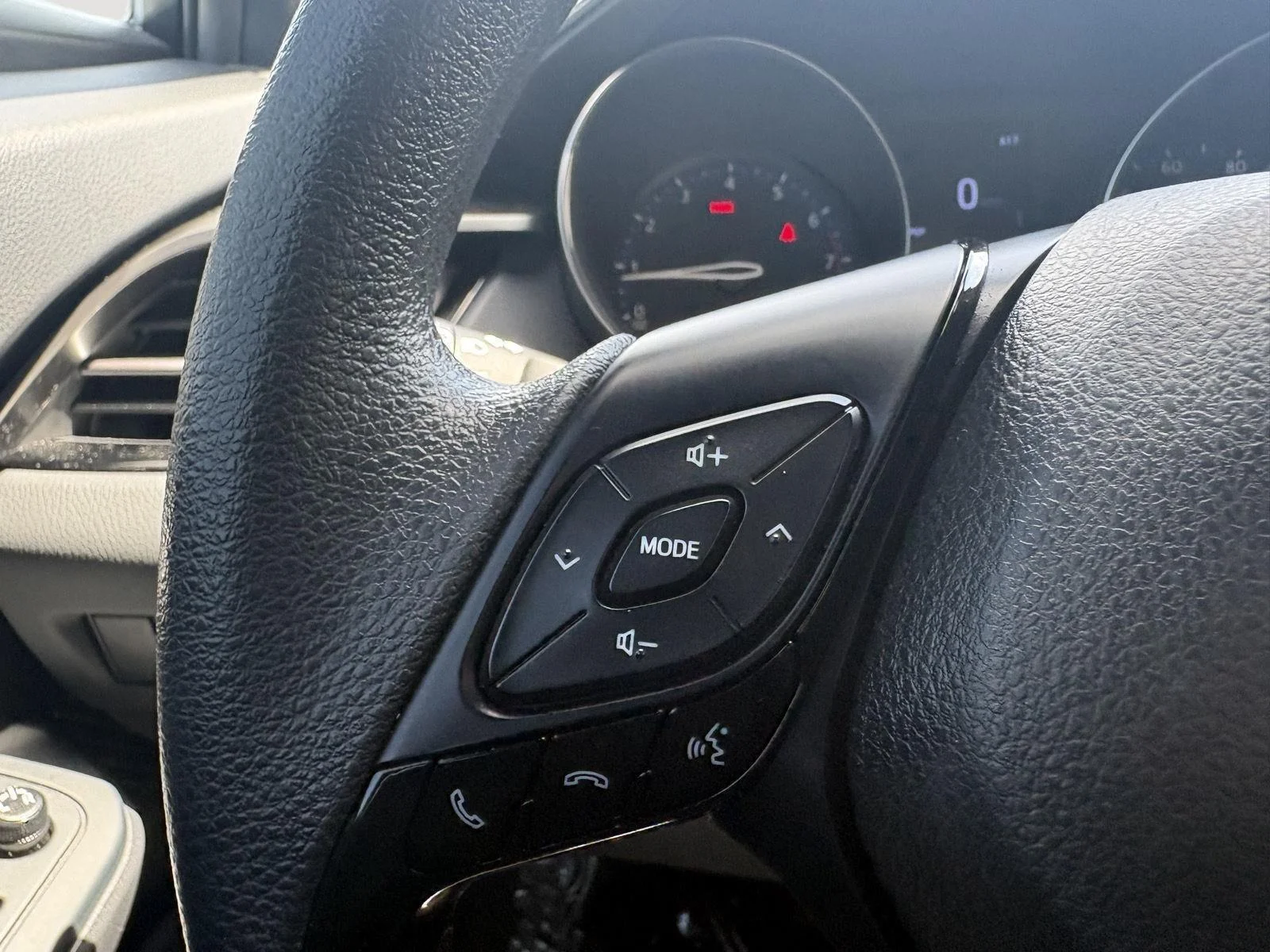 Used 2019 WHITE Toyota XLE image 17