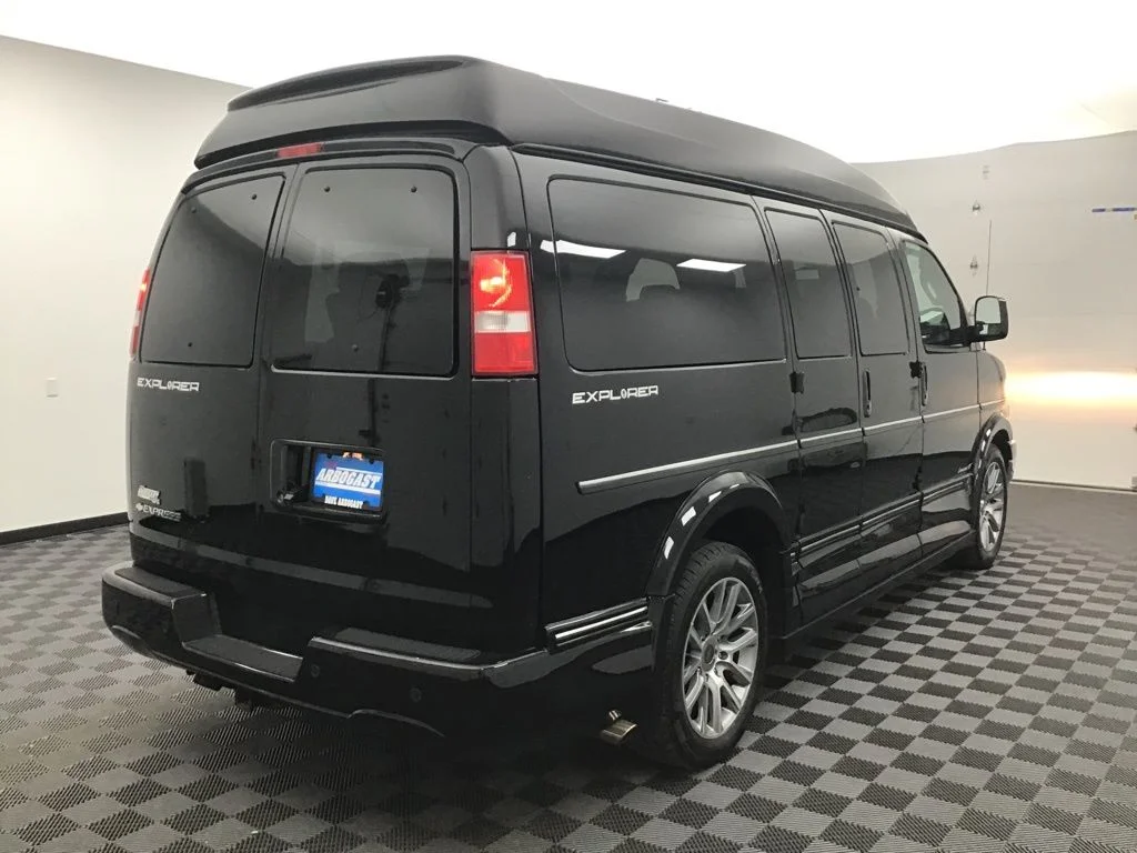 Used 2020 Black Chevrolet Explorer Limited SE image 3