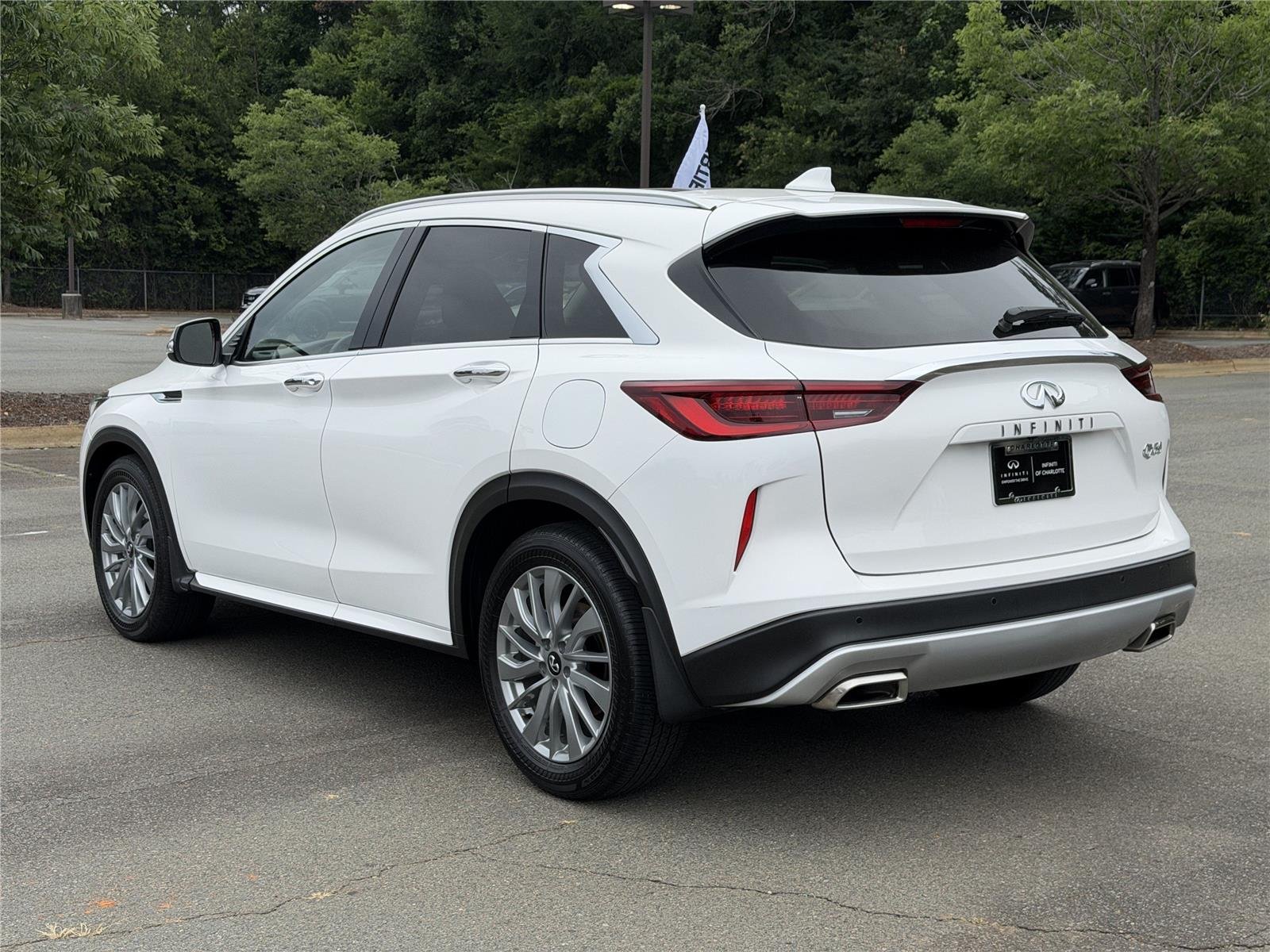 Used 2024 Lunar White INFINITI LUXE image 27