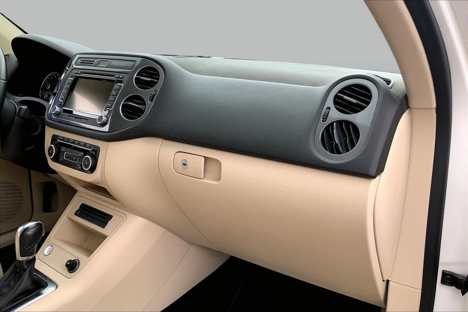 Used 2012 Candy White Volkswagen SEL image 18