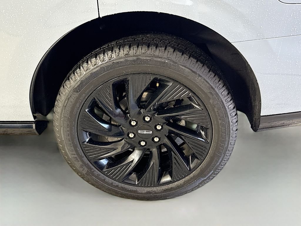 Used 2025 Gray Mist Metallic Tri-Coat Lincoln Reserve image 34