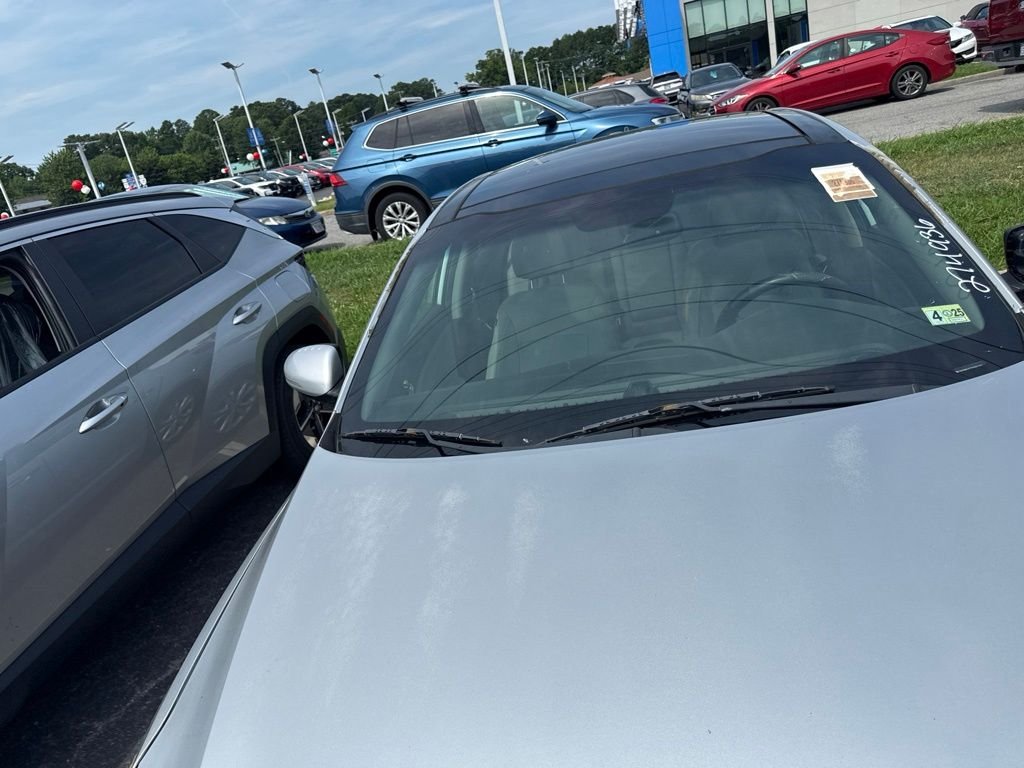 Used 2012 Silver Kia EX image 13