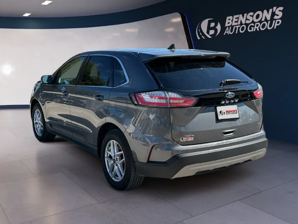 Used 2024 Gray Ford SEL image 3