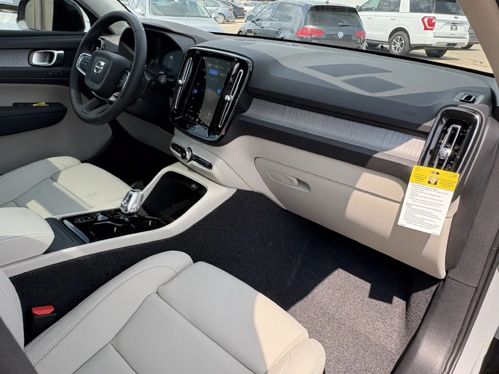 2026 Volvo XC40 Plus - Photo 29